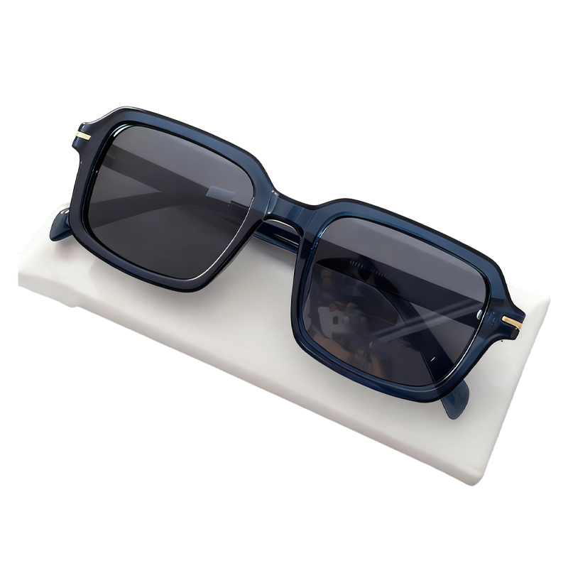 黑色时尚太阳镜