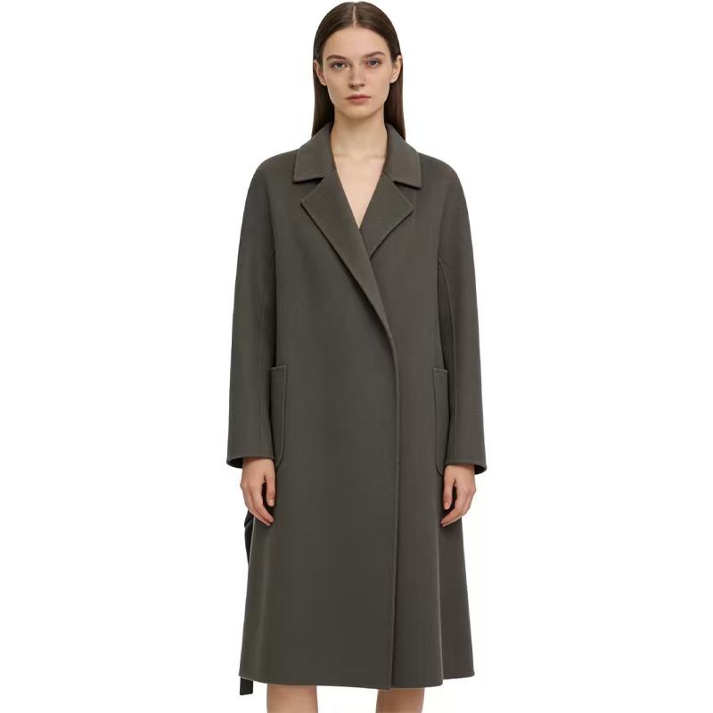 女士冬季时尚大衣